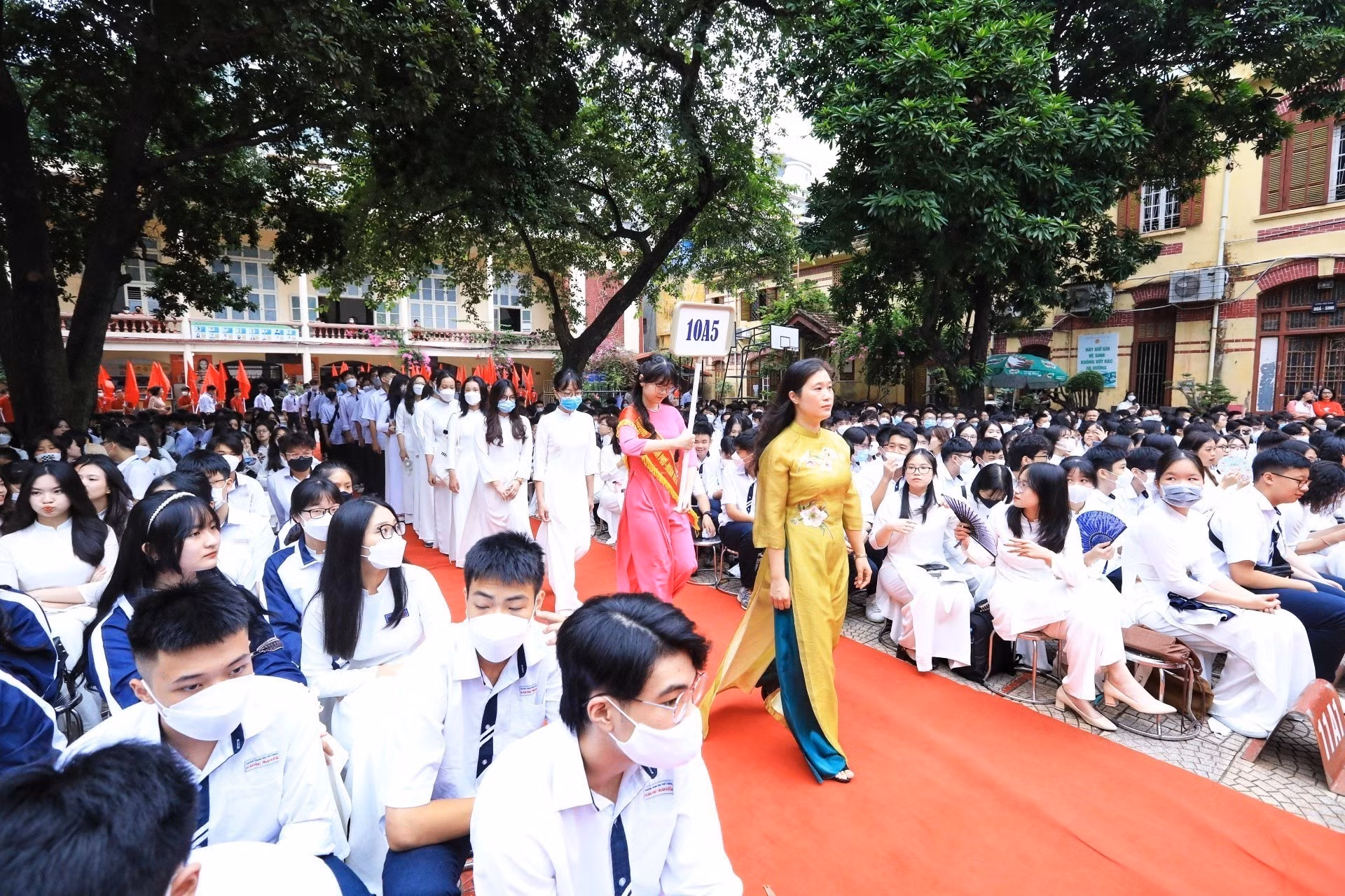 Học sinh cả nước nô nức đến trường khai giảng năm học mới 2022-2023 ảnh 6