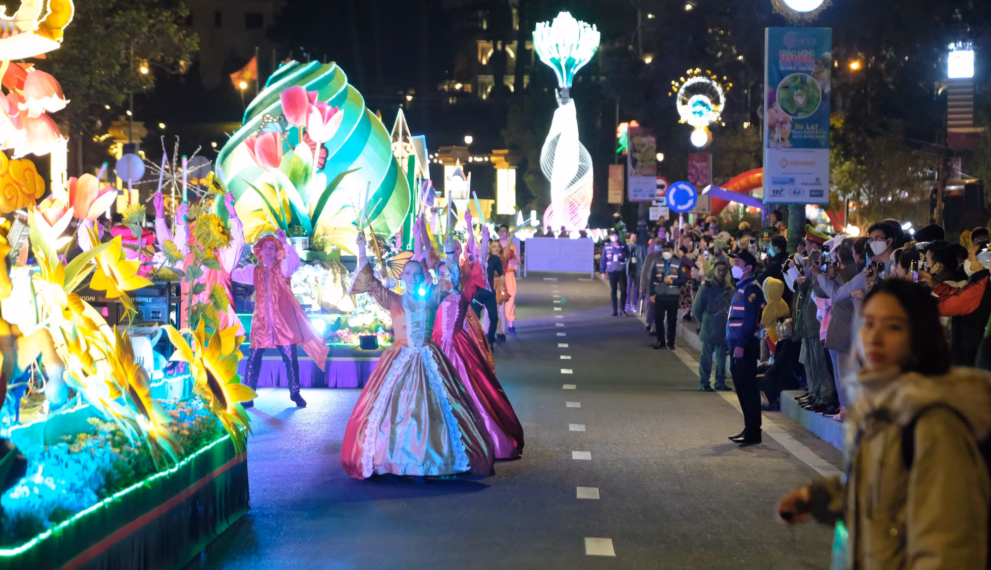 Festival hoa Đà Lạt năm 2022: Sôi động Lễ hội Carnaval đường phố ven hồ Xuân Hương ảnh 2