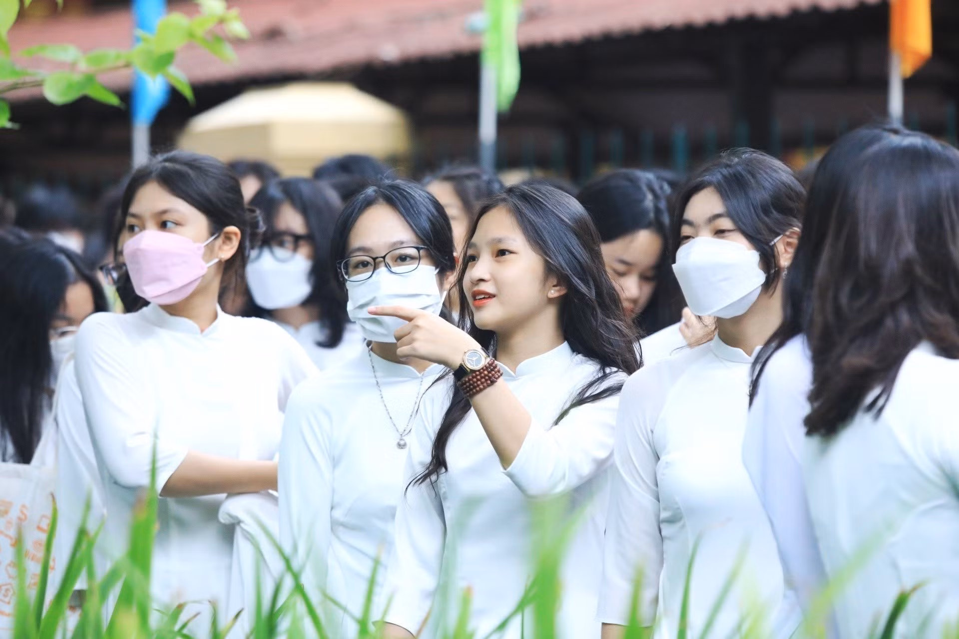 Học sinh cả nước nô nức đến trường khai giảng năm học mới 2022-2023 ảnh 1