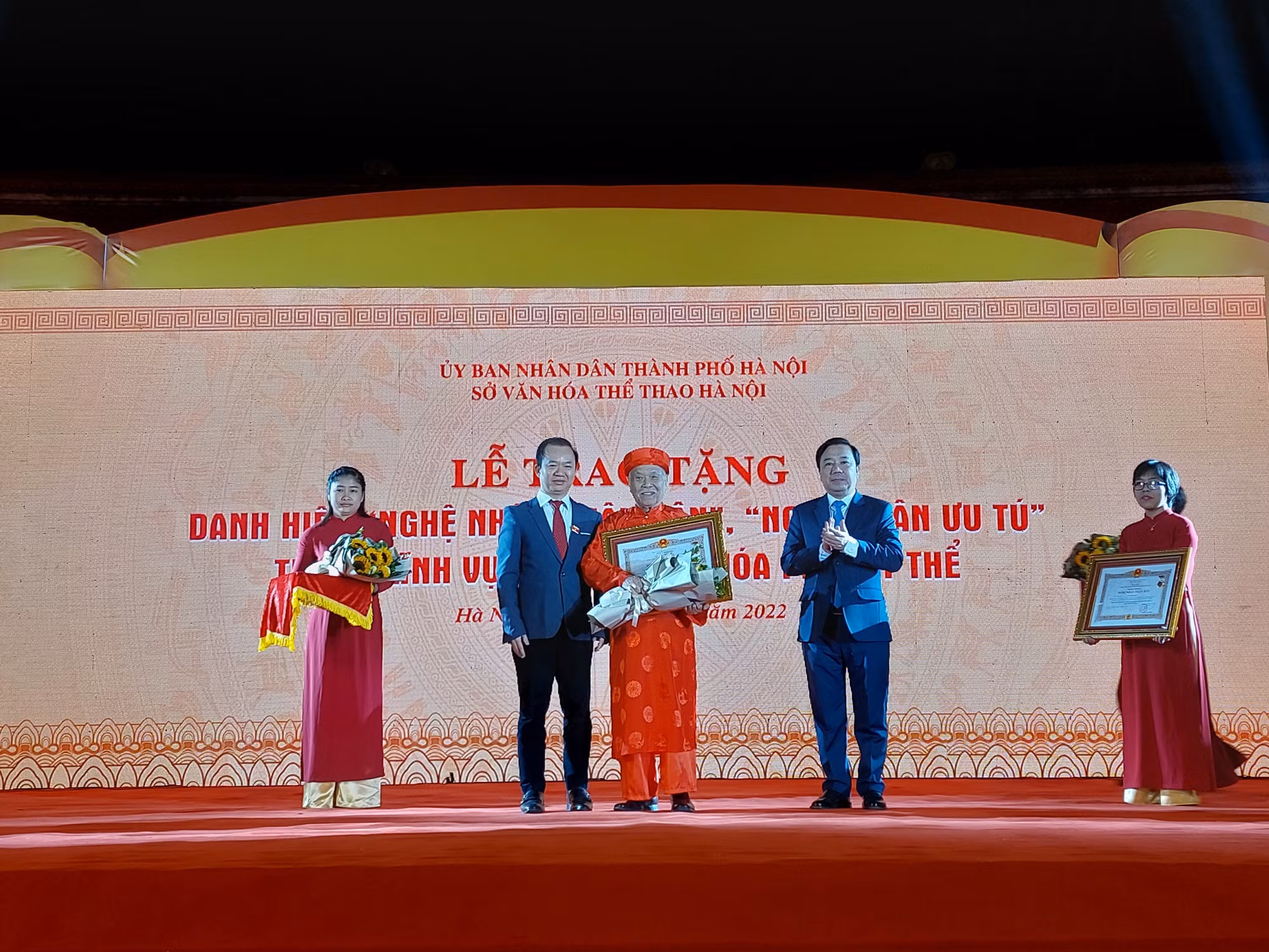 Hà Nội: Vinh danh 66 Nghệ nhân Nhân dân, Nghệ nhân Ưu tú lĩnh vực di sản văn hóa phi vật thể ảnh 1