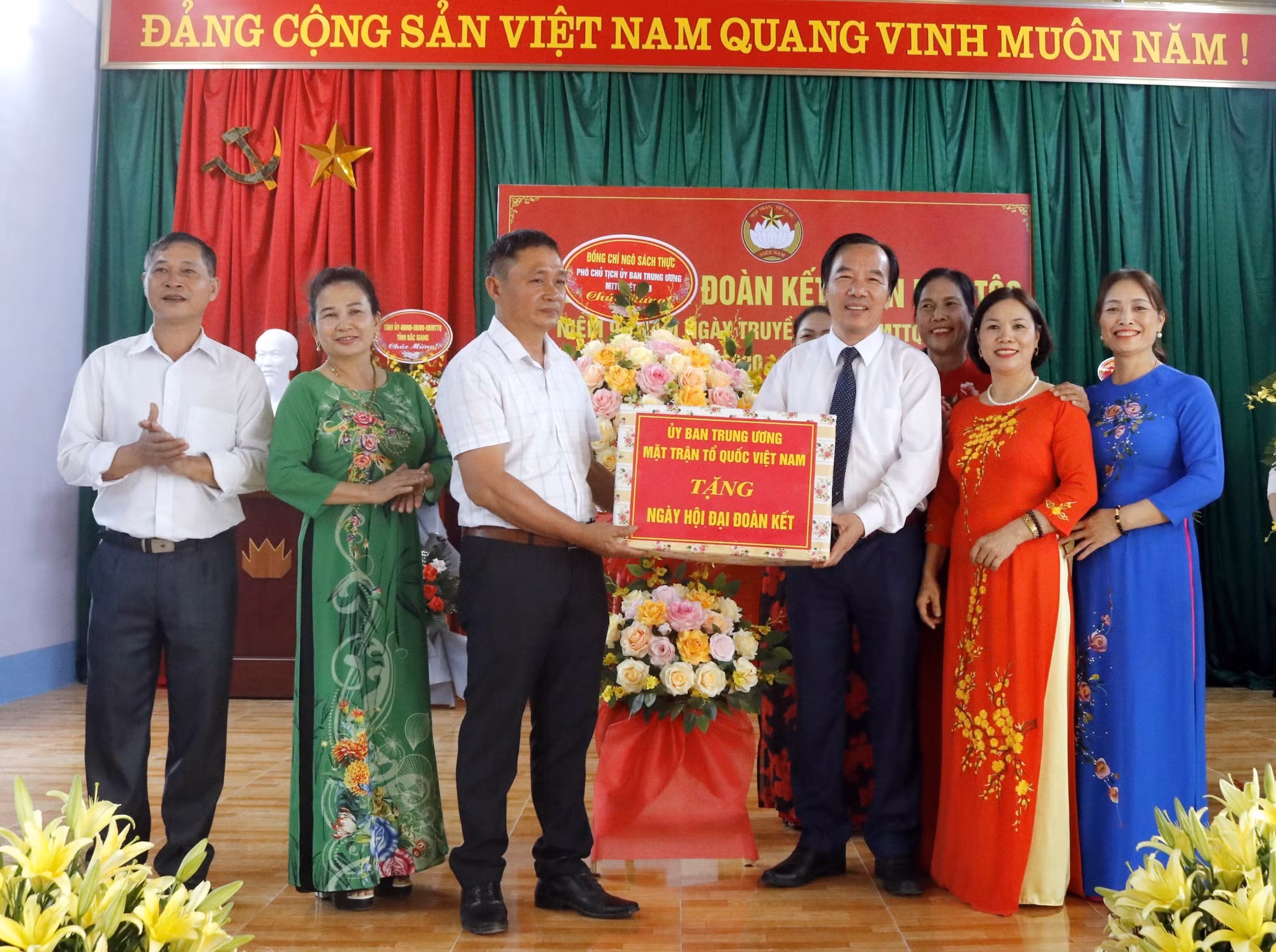 Phó Chủ tịch Trung ương MTTQ Việt Nam Ngô Sách Thực dự Ngày hội Đại đoàn kết tại Yên Thế, Bắc Giang ảnh 3