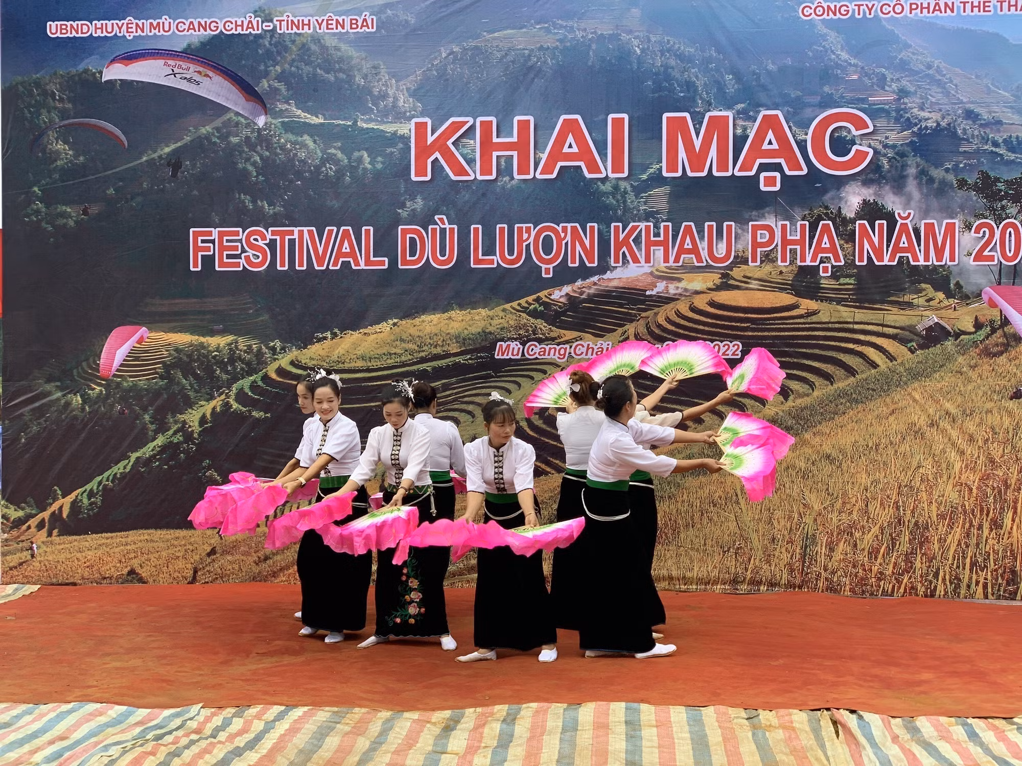 100 phi công trong nước và quốc tế tham gia Festival dù lượn Khau Phạ ảnh 1