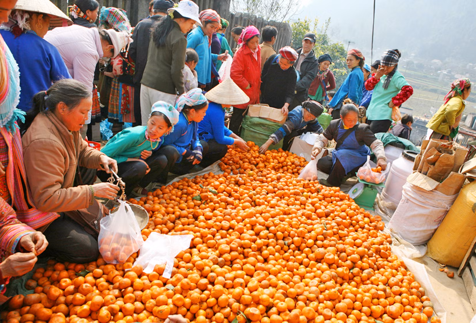 Chợ phiên vùng cao những ngày giáp Tết ảnh 2