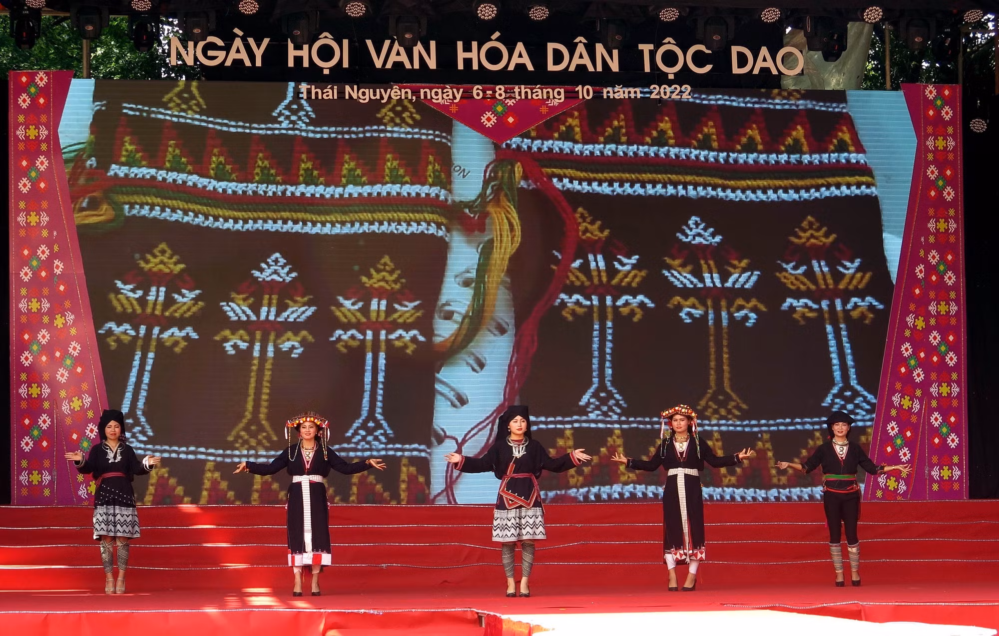 Độc đáo nghi lễ, trang phục truyền thống của dân tộc Dao ảnh 8