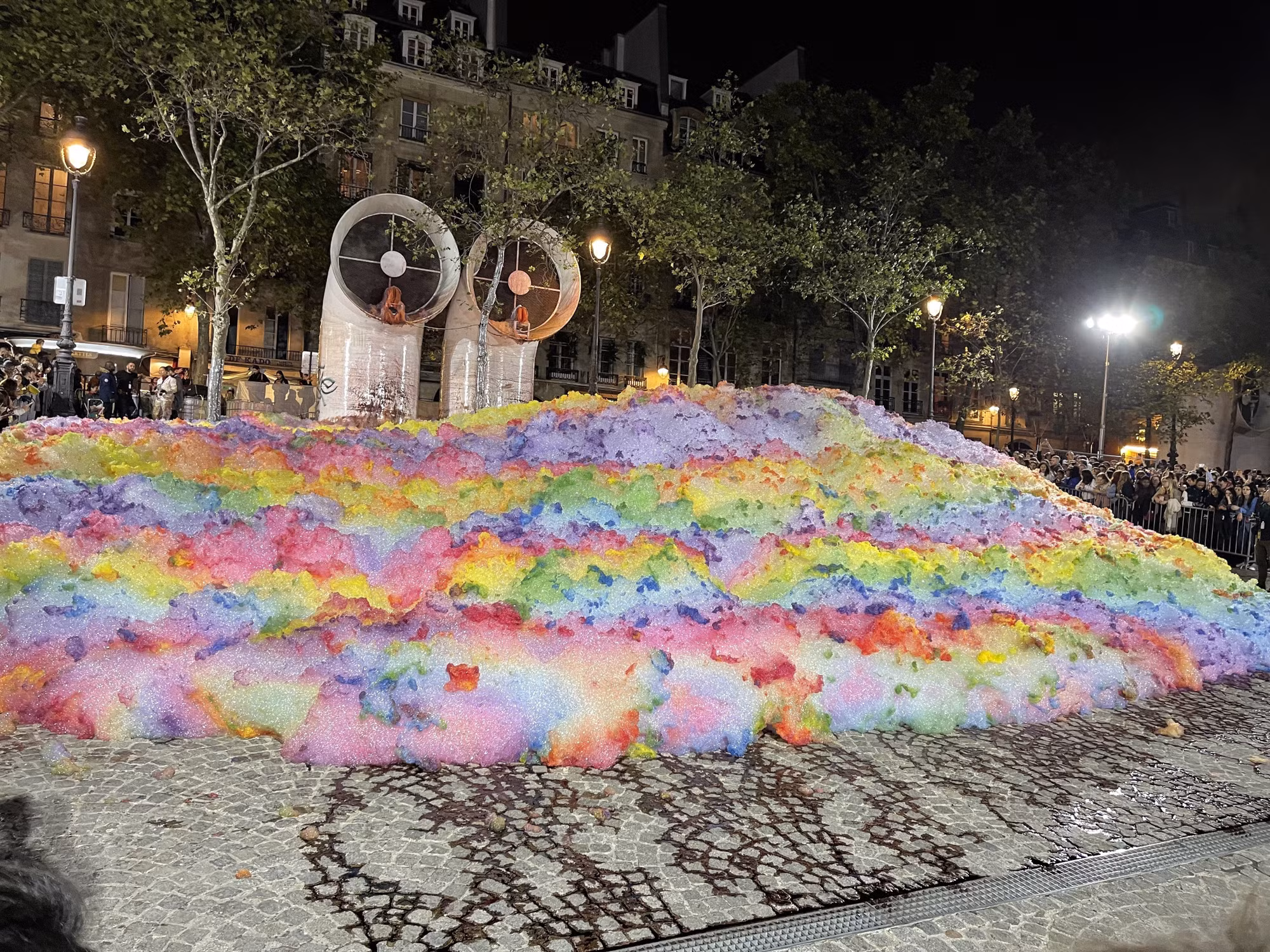 Sôi động lễ hội “Đêm Trắng” cùng nghệ thuật đương đại tại Paris (Pháp) ảnh 4