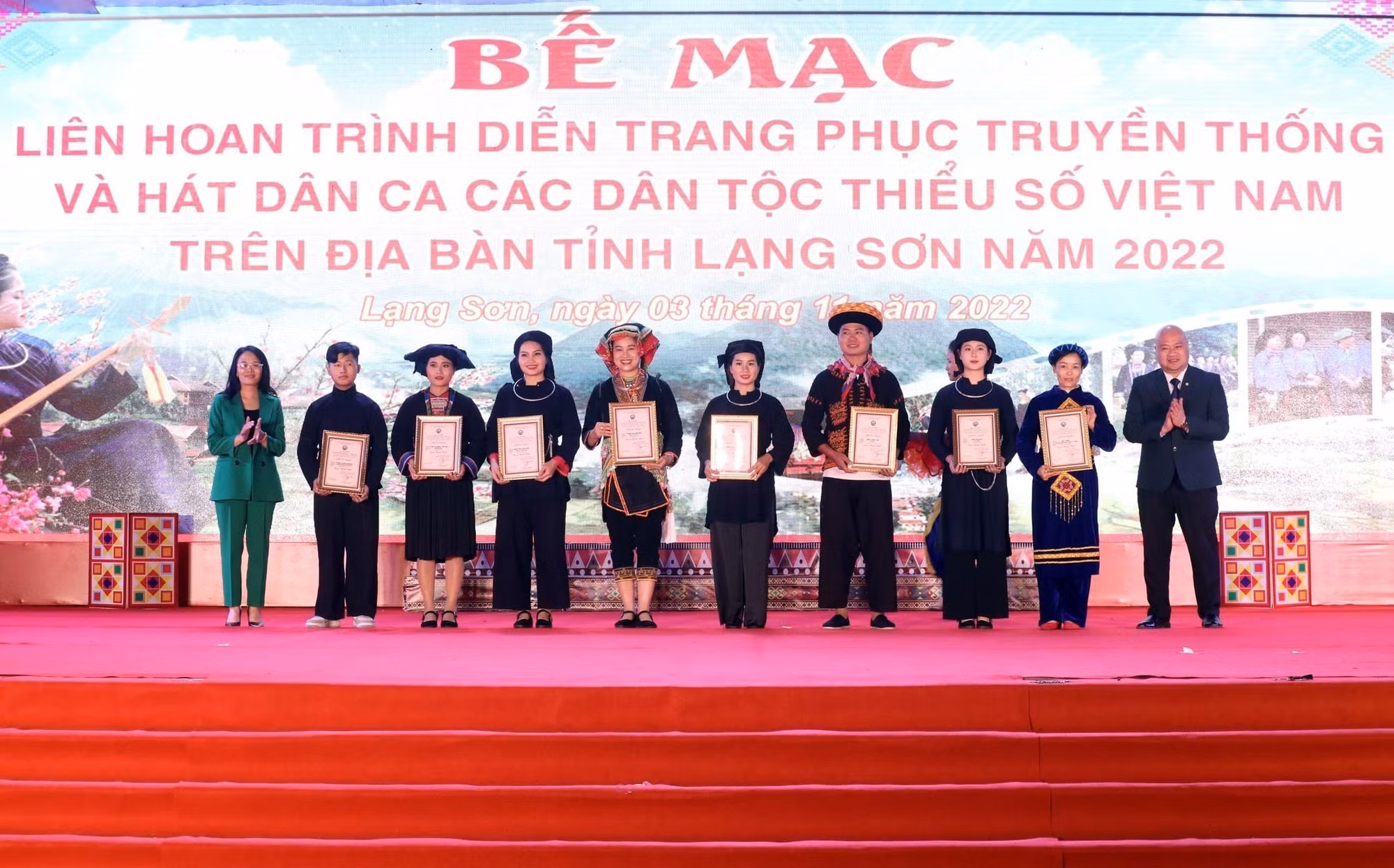Tôn vinh giá trị văn hóa, vẻ đẹp trang phục truyền thống, làn điệu dân ca các dân tộc tỉnh Lạng Sơn ảnh 8