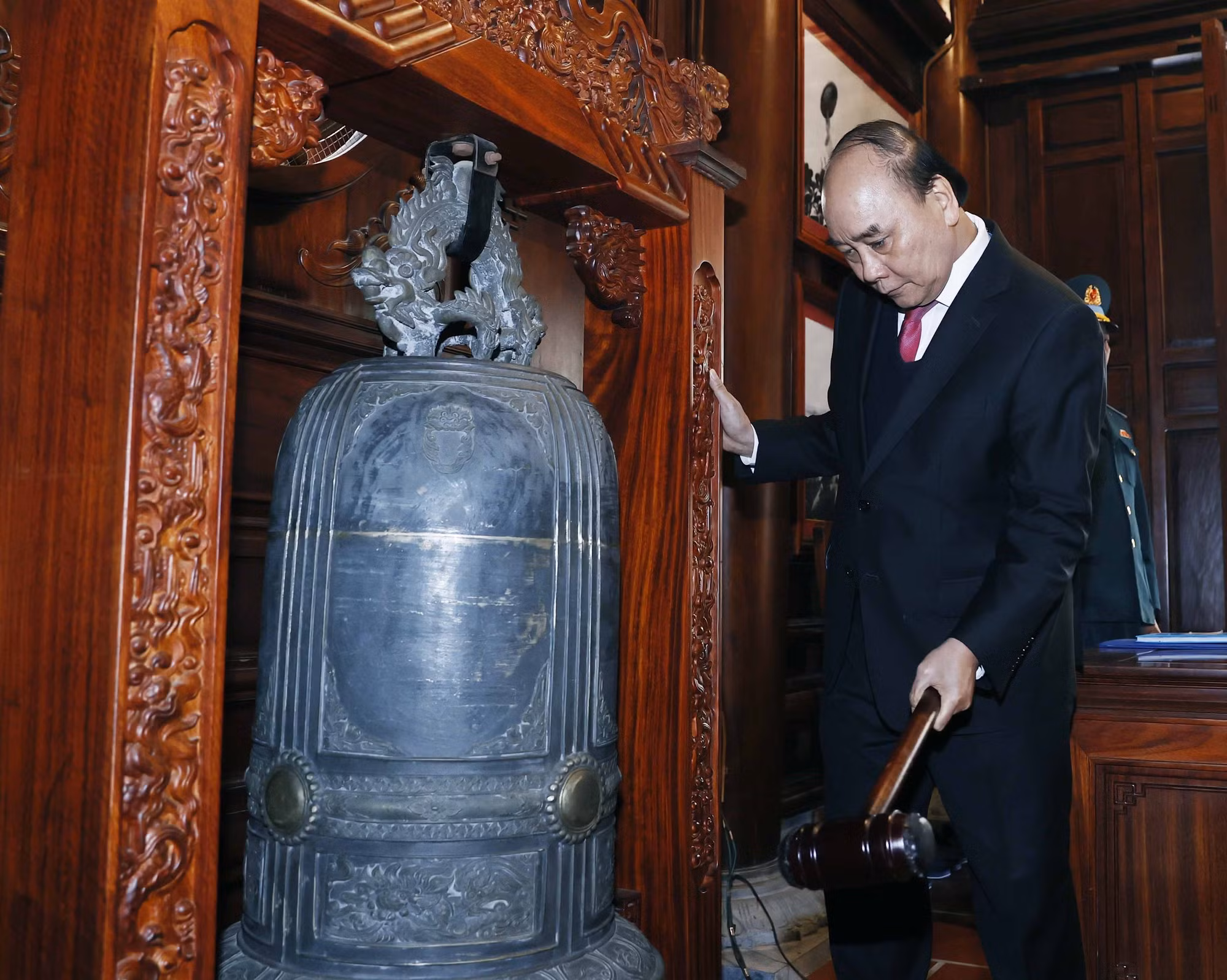 Chủ tịch nước Nguyễn Xuân Phúc dự Gặp mặt kỷ niệm 50 năm Chiến thắng “Hà Nội - Điện Biên Phủ trên không” ảnh 4