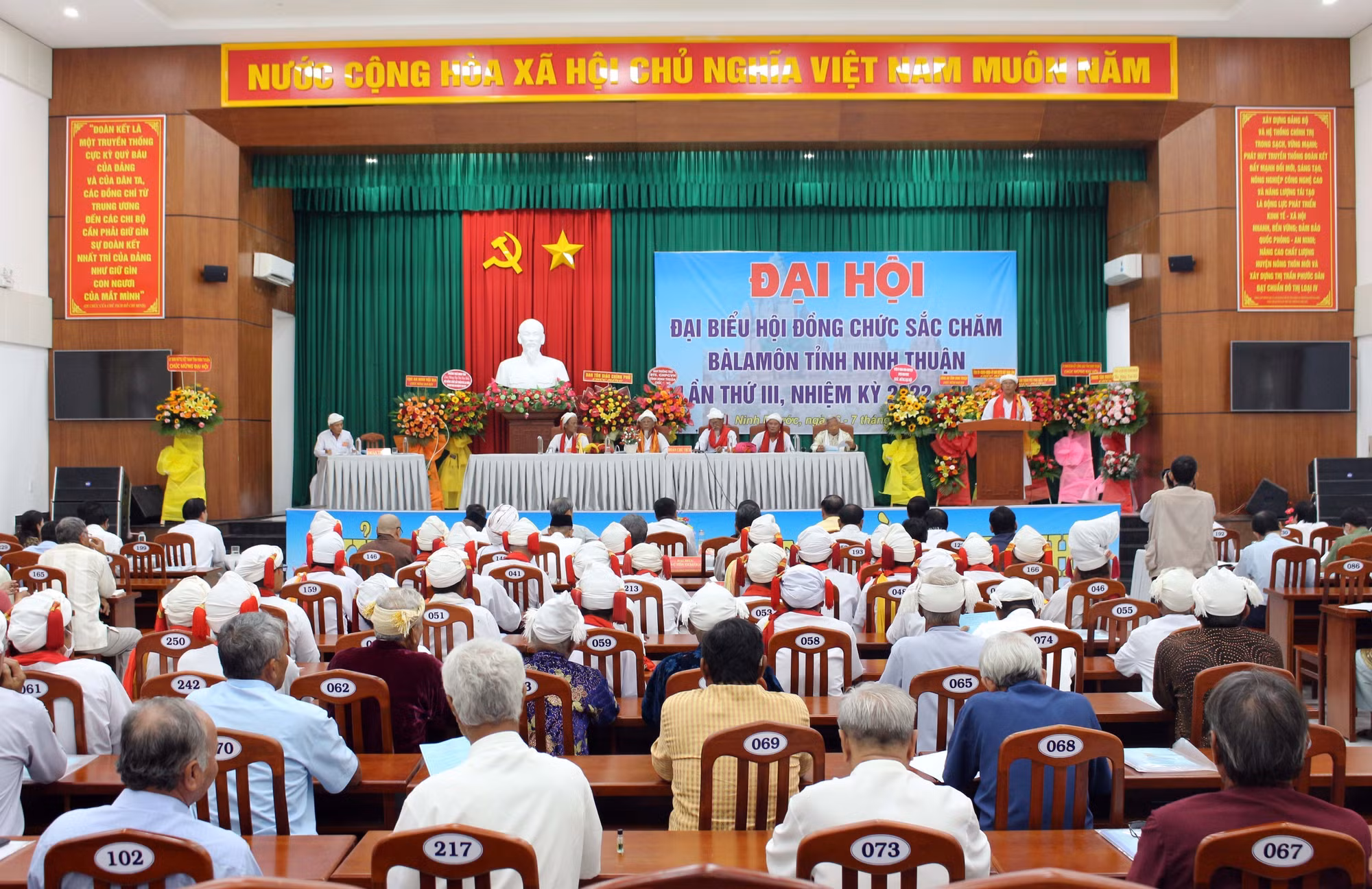 Ninh Thuận: Hội đồng chức sắc Chăm đạo Bàlamôn góp phần xây dựng đời sống văn hóa ở địa bàn dân cư ảnh 1