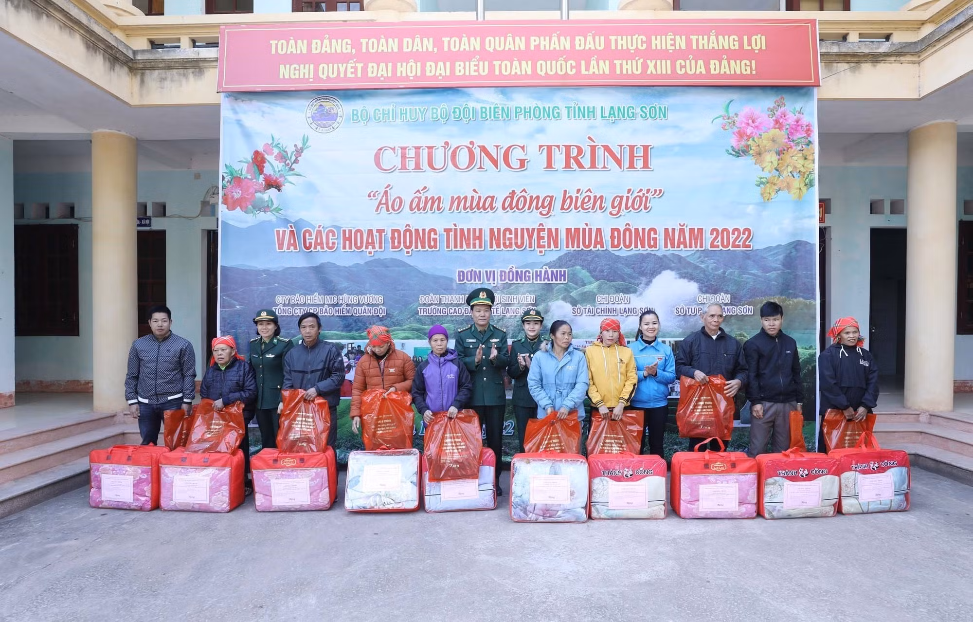 Lạng Sơn: Chương trình Áo ấm mùa Đông biên giới và các hoạt động tình nguyện mùa Đông năm 2022 ảnh 1