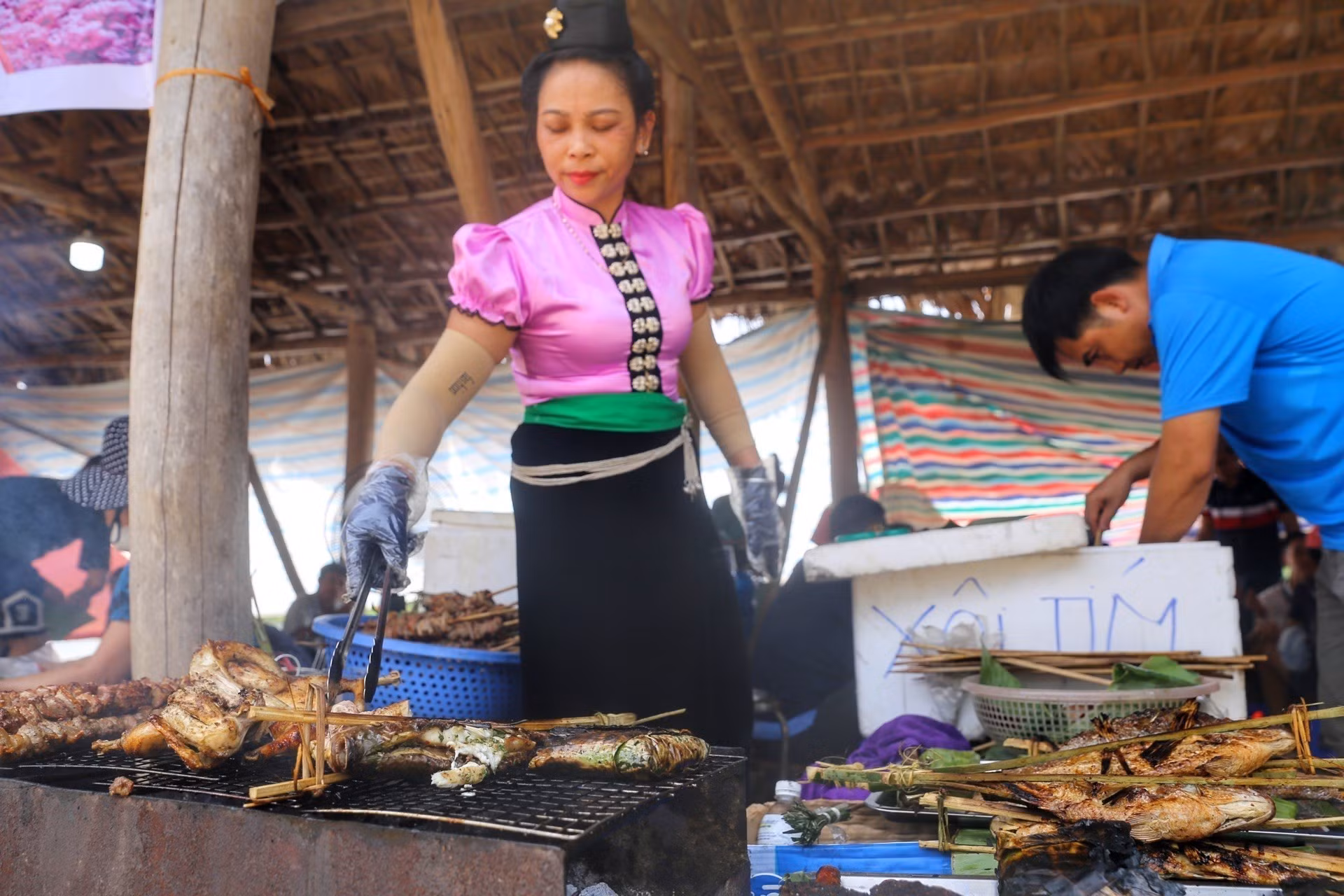 Tái hiện chợ phiên vùng cao Tuyên Quang tại Làng Văn hoá - Du lịch các dân tộc Việt Nam ảnh 1