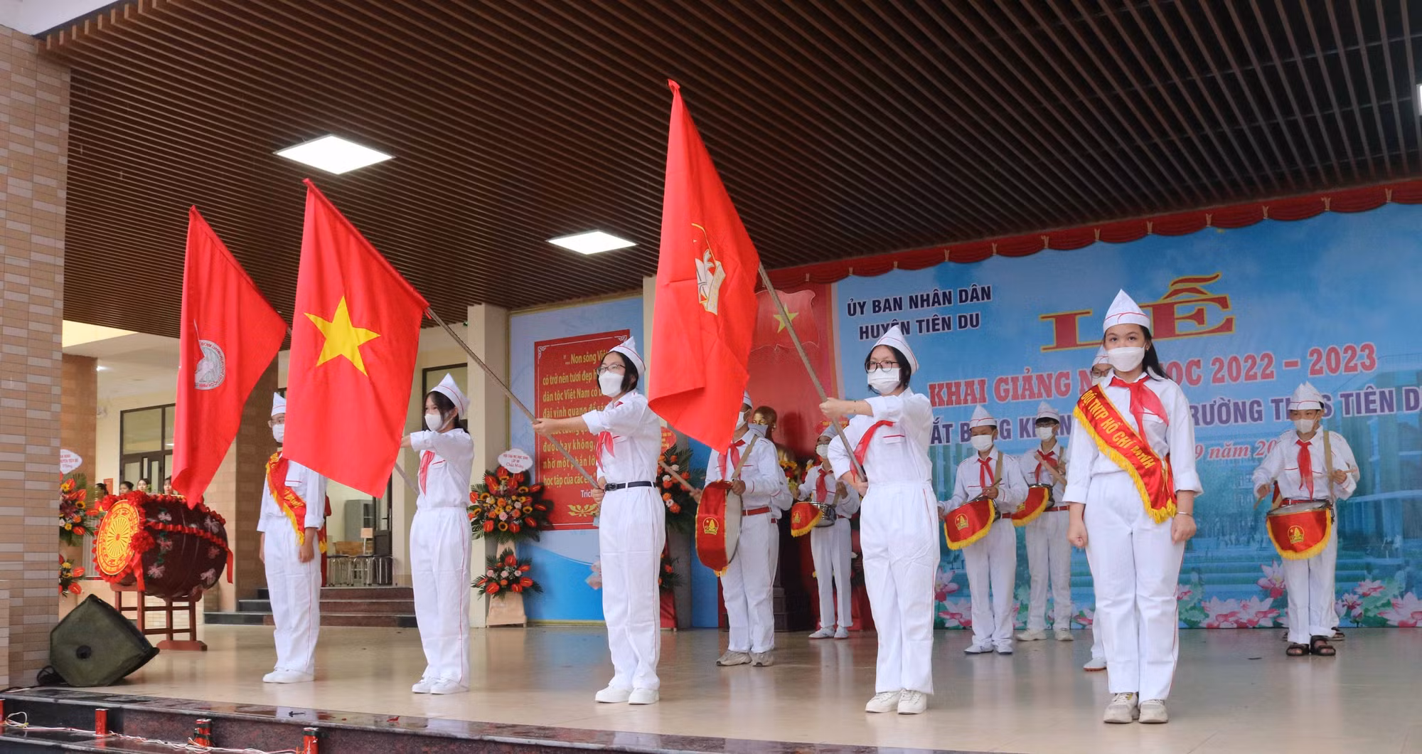 Khoảng 23 triệu học sinh cả nước đến trường khai giảng năm học mới vào sáng 5/9 ảnh 1