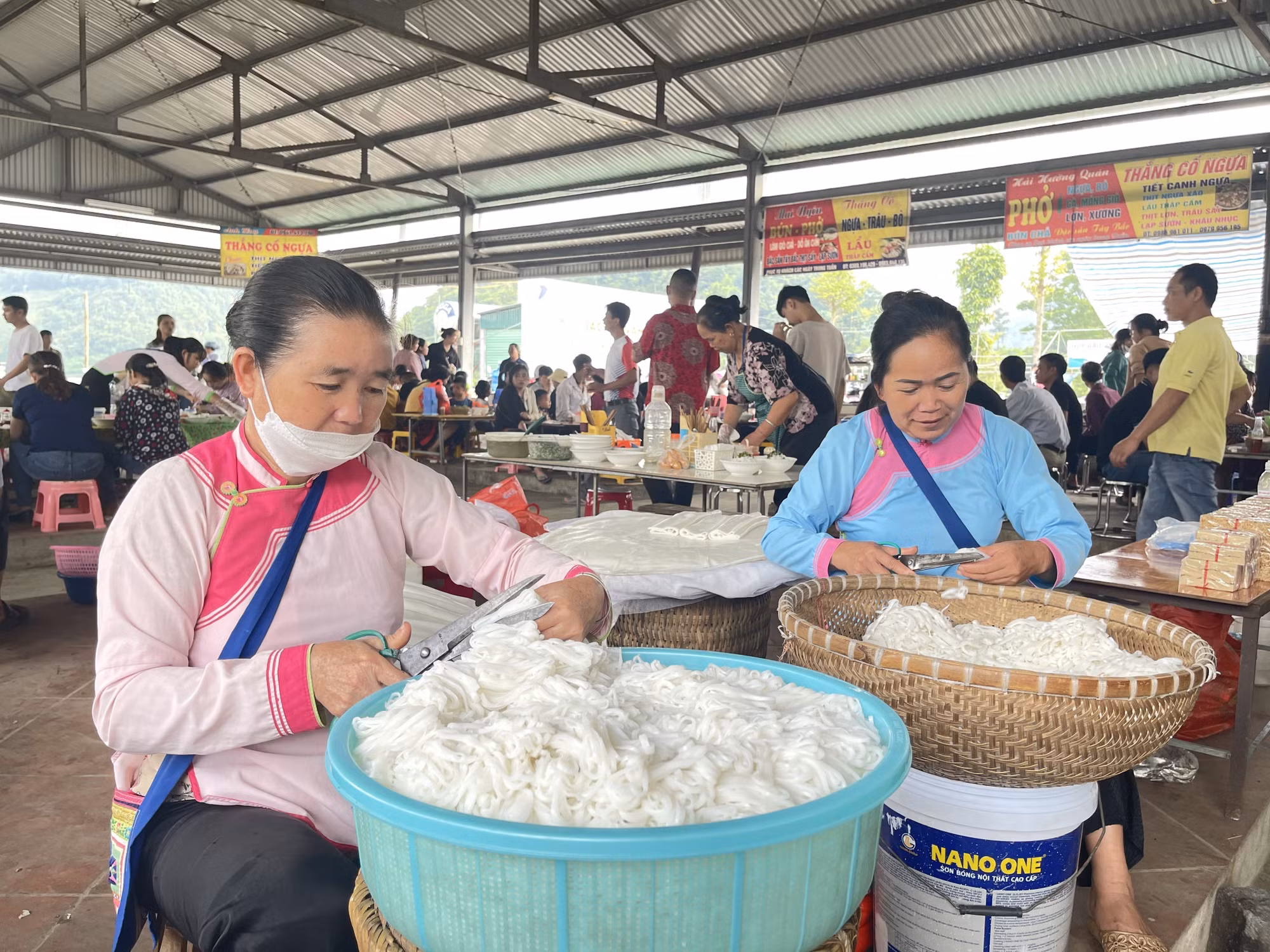 Lai Châu: Chợ phiên góp phần gìn giữ nét văn hóa dân tộc ảnh 8