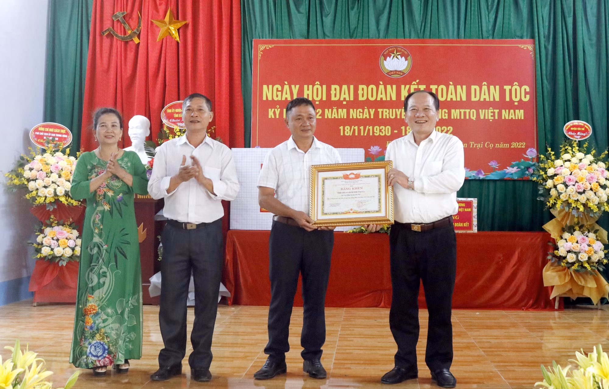 Phó Chủ tịch Trung ương MTTQ Việt Nam Ngô Sách Thực dự Ngày hội Đại đoàn kết tại Yên Thế, Bắc Giang ảnh 1
