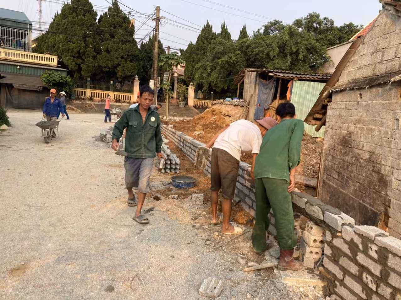 Hiệu quả từ nghị quyết hiến đất mở đường xây dựng nông thôn mới nâng cao ảnh 3