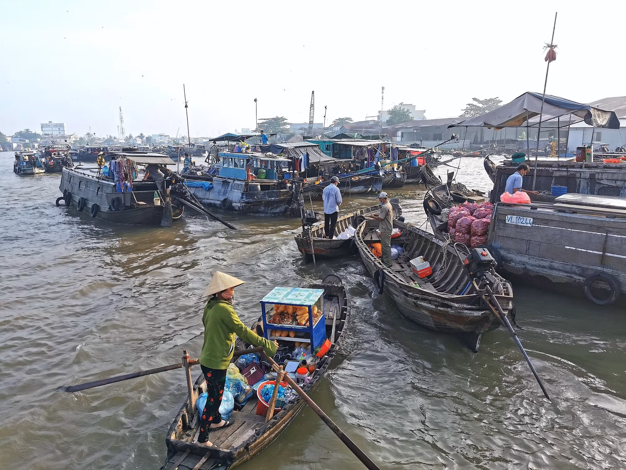 Cần Thơ: Tìm giải pháp cho vấn đề rác thải trên sông ảnh 2
