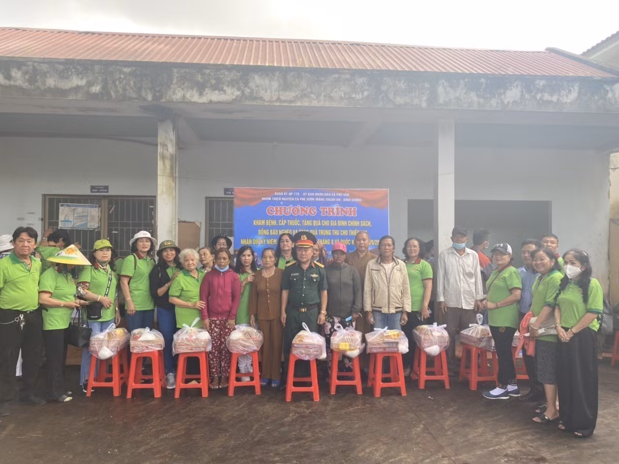 Bình Phước: Khám bệnh, phát thuốc, tặng quà miễn phí cho người nghèo ảnh 2
