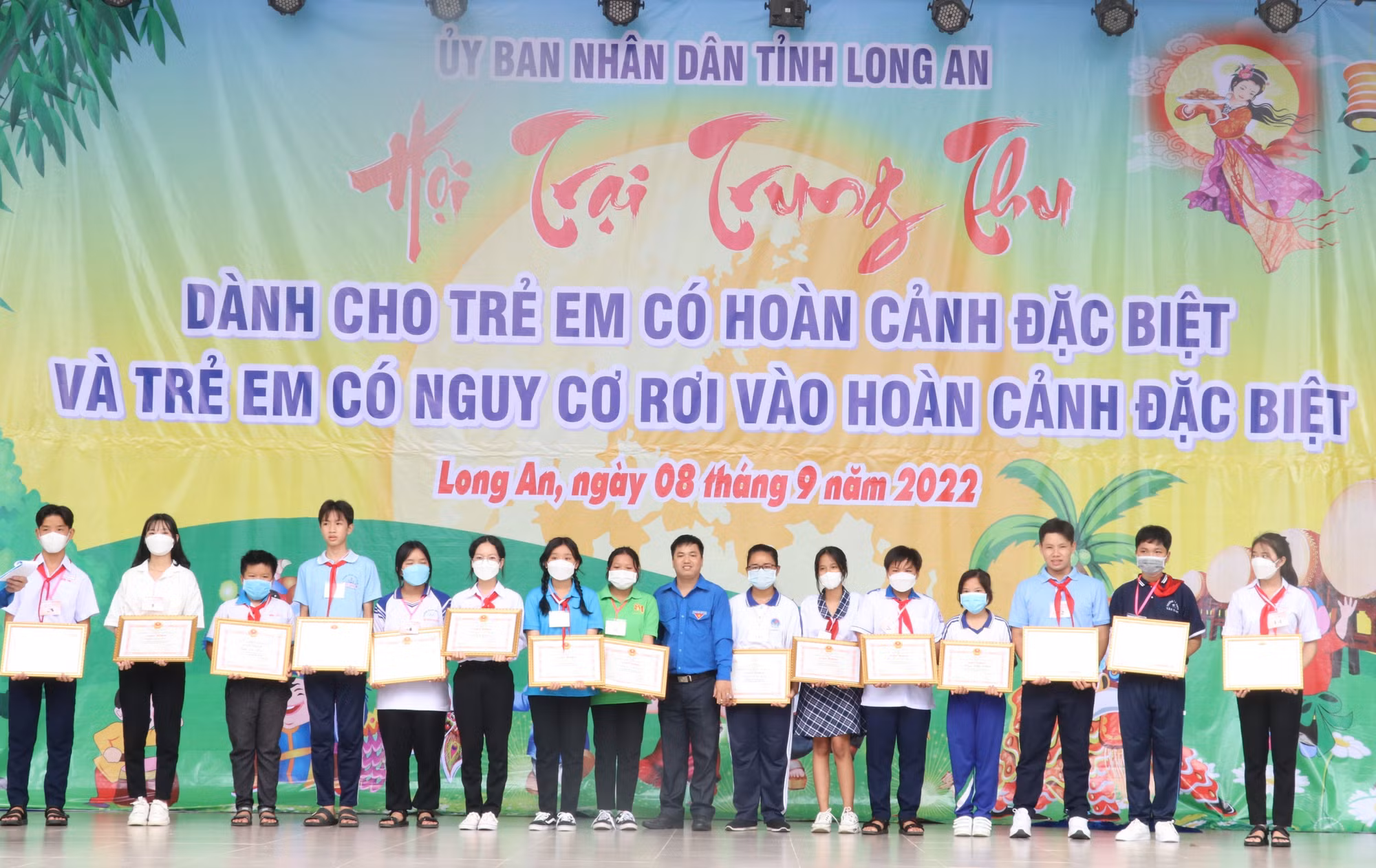 Long An: Mang Tết Trung thu đến với trẻ em có hoàn cảnh đặc biệt ảnh 2