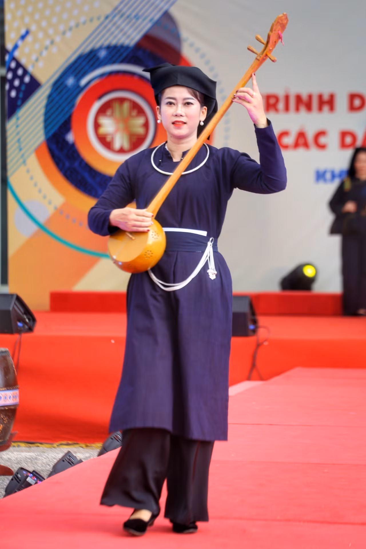 Liên hoan trình diễn trang phục truyền thống các dân tộc thiểu số khu vực phía Bắc lần thứ nhất ảnh 9
