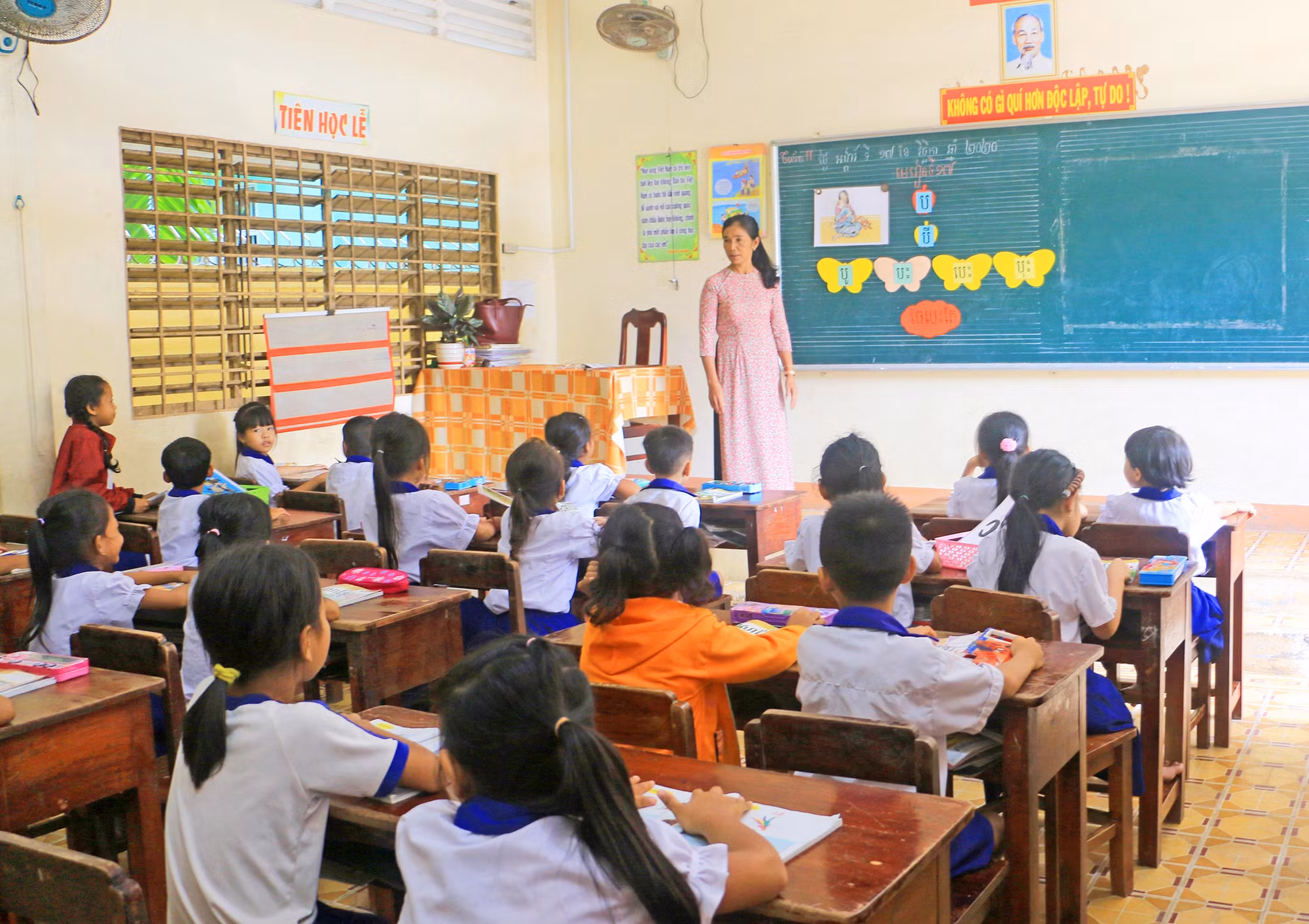 Mang mùa xuân về với đồng bào dân tộc ảnh 1