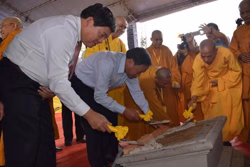 Các đại biểu đặt đá xây dựng Đại bảo tháp và Thiền viện trúc lâm Tháp Mười. Ảnh: Chương Đài - TTXVN Các đại biểu đặt đá xây dựng Đại bảo tháp và Thiền viện trúc lâm Tháp Mười. Ảnh: Chương Đài - TTXVN Quang cảnh chức lễ đặt đá xây dựng Đại bảo tháp và Thiền viện trúc lâm Tháp Mười. Ảnh: Chương Đài - TTXVN Quang cảnh chức lễ đặt đá xây dựng Đại bảo tháp và Thiền viện trúc lâm Tháp Mười. Ảnh: Chương Đài - TTXVN