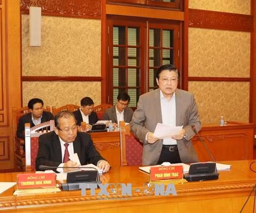 Đồng chí Phan Đình Trạc, Bí thư Trung ương Đảng,Trưởng Ban Nội chính Trung ương, Phó Trưởng Ban Thường trực Ban Chỉ đạo Trung ương về phòng, chống tham nhũng trình bày báo cáo. Ảnh: Trí Dũng – TTXVN.