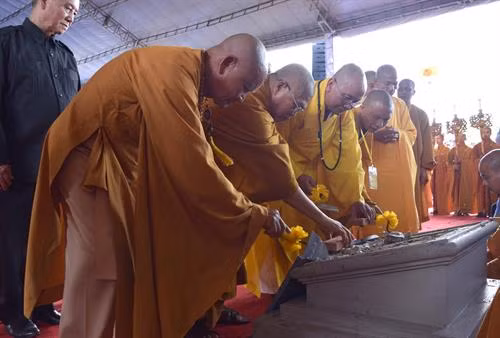 Các đại biểu đặt đá xây dựng Đại bảo tháp và Thiền viện trúc lâm Tháp Mười. Ảnh: Chương Đài - TTXVN Các đại biểu đặt đá xây dựng Đại bảo tháp và Thiền viện trúc lâm Tháp Mười. Ảnh: Chương Đài - TTXVN Quang cảnh chức lễ đặt đá xây dựng Đại bảo tháp và Thiền viện trúc lâm Tháp Mười. Ảnh: Chương Đài - TTXVN Quang cảnh chức lễ đặt đá xây dựng Đại bảo tháp và Thiền viện trúc lâm Tháp Mười. Ảnh: Chương Đài - TTXVN
