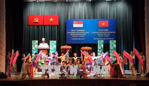 Chương trình biểu diễn nghệ thuật tại lễ kỷ niệm. Ảnh: Xuân Khu-TTXVN