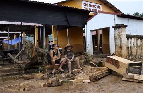 Cảnh tan hoang sau lũ tại xã Nghĩa Đô, huyện Bảo Yên khắc phục hậu quả sau mưa lũ. Ảnh: Quốc Khánh – TTXVN
