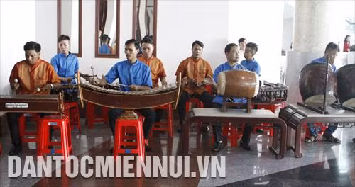 Dàn nhạc ngũ âm biểu diễn chào mừng hội nghị