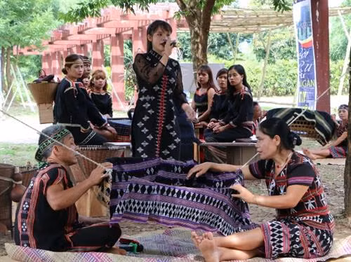 Khúc hát ru của đồng bào Tà Ôi