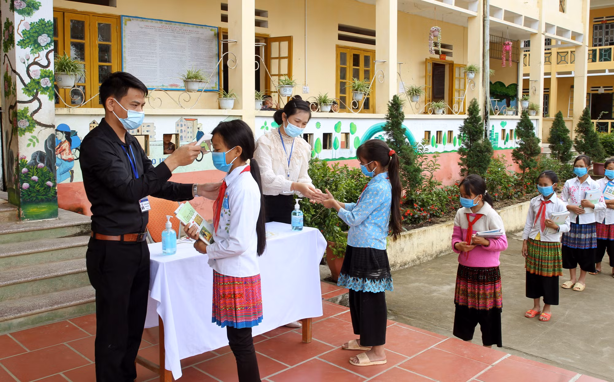 Lào Cai gỡ khó cho giáo dục vùng cao ảnh 5