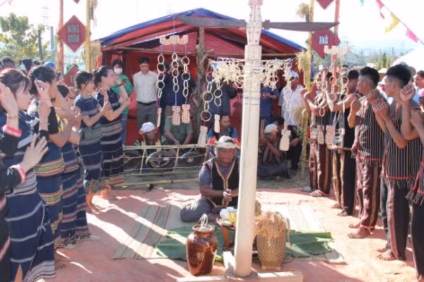 Bình Thuận: Đồng bào Raglai và K'ho đón Tết đầu lúa ảnh 1