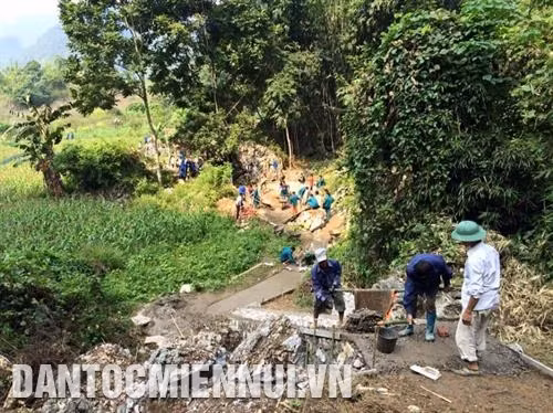 Ủy ban Mặt trận Tổ quốc huyện Nguyên Bình và các tổ chức, đoàn thể trên địa bàn đã vận động đồng bào góp công, góp sức làm đường giao thông. Ảnh: Chu Hiệu Nông dân Nguyên Bình đẩy mạnh cơ giới hóa vào sản xuất nông nghiệp. Ảnh: Chu Hiệu