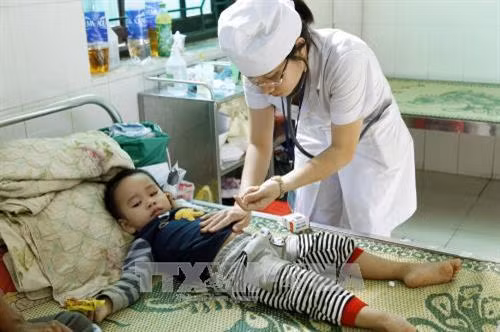 Quyền lợi khám chữa bệnh của người tham gia bảo hiểm y tế được mở rộng. Ảnh: Dương Ngọc – TTXVN