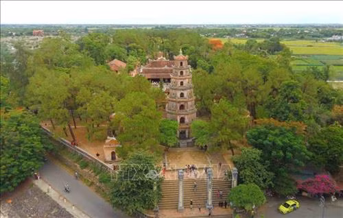 Toàn cảnh chùa Thiên Mụ. Ảnh: Nhật Anh - TTXVN