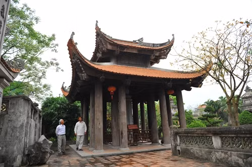 Trụ kinh Phật bằng đá cổ nhất Việt Nam nằm trong lầu tứ giác tại chùa Nhất Trụ.