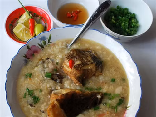 Cháo "thuồng luồng" biển.