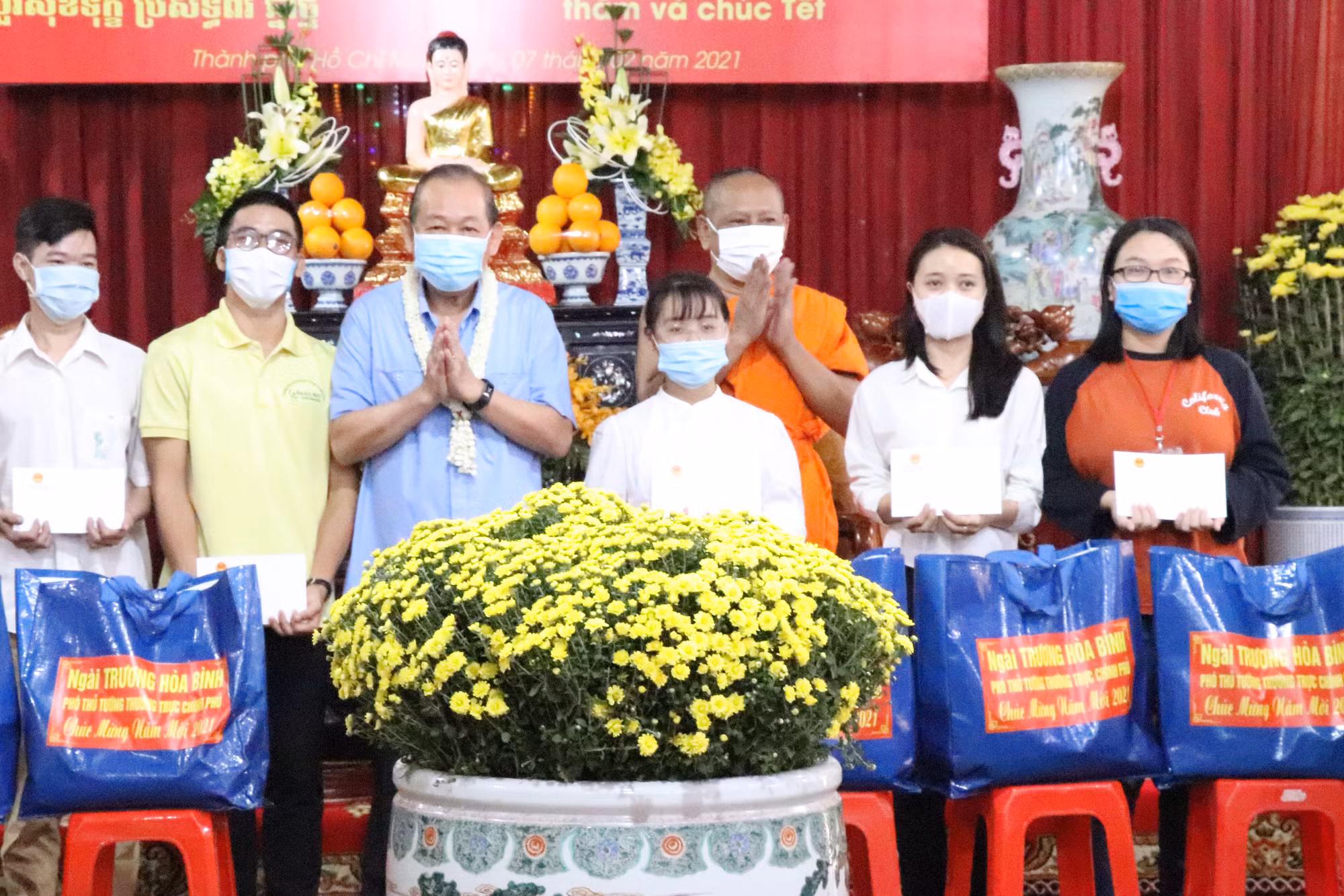 Phó Thủ tướng Thường trực Trương Hòa Bình thăm, chúc Tết đồng bào Khmer tại thành phố Hồ Chí Minh ảnh 3