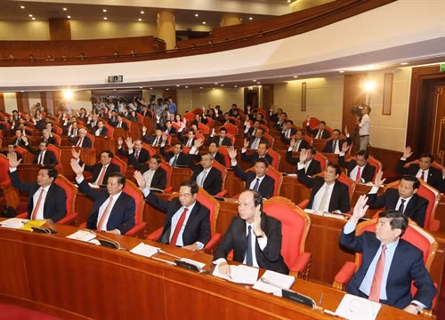 Các đại biểu biểu quyết thông qua chương trình Hội nghị. Ảnh: Trí Dũng –TTXVN