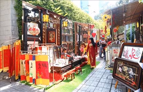 Một góc phố ông đồ tại Lễ hội tết Việt Canh Tý 2020. Ảnh: Thanh Vũ - TTXVN