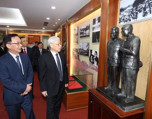 Tổng Bí thư Nguyễn Phú Trọng thăm Nhà tưởng niệm Đại tướng Nguyễn Chí Thanh .Ảnh: Trí Dũng – TTXVN