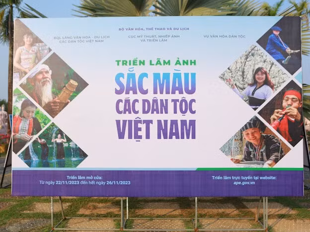Khai mạc triển lãm ảnh "Sắc màu các dân tộc Việt Nam" ảnh 14 Khai mạc triển lãm ảnh "Sắc màu các dân tộc Việt Nam" ảnh 14