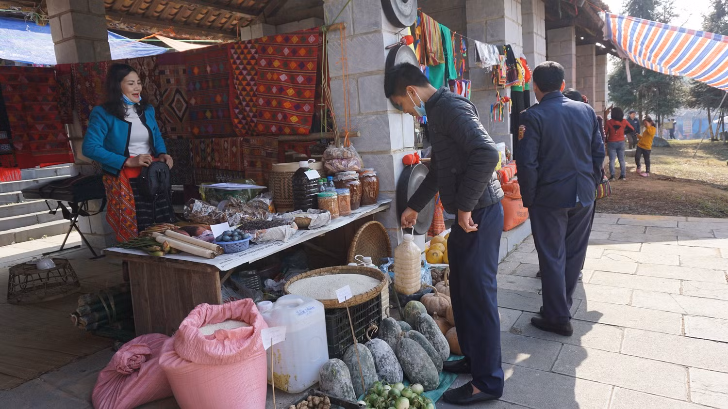 Nhộn nhịp Phiên chợ vùng cao chào Xuân 2021 tại Làng Văn hóa – Du lịch các dân tộc Việt Nam ảnh 5