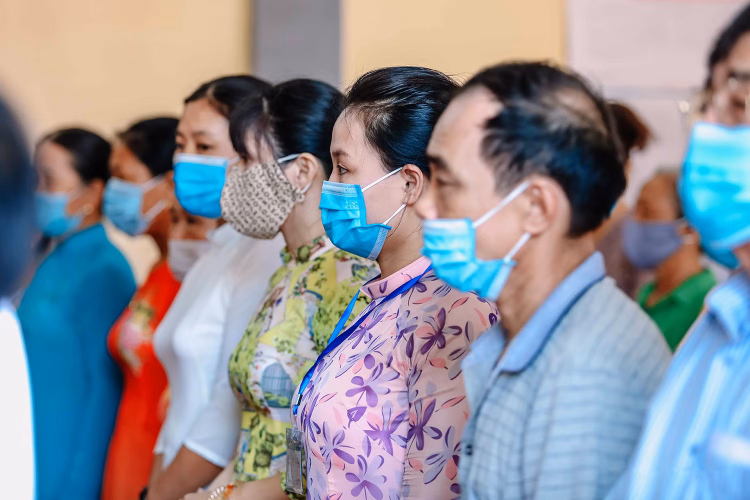 Những tà áo dài trong ngày bầu cử ảnh 9