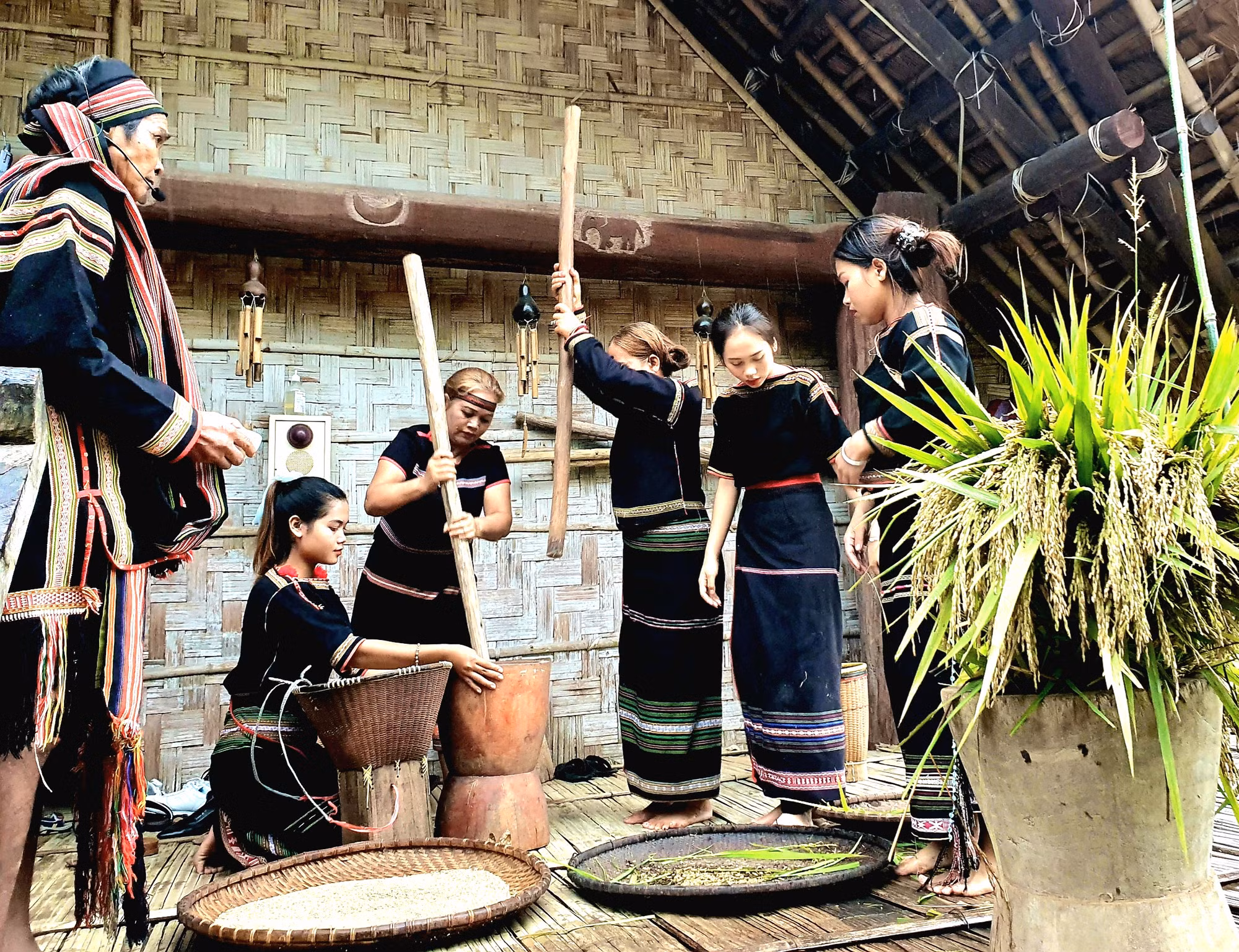 Hoạt động tháng 6 với chủ đề “Ngày hội gia đình” tại Làng Văn hóa - Du lịch các dân tộc Việt Nam ảnh 2