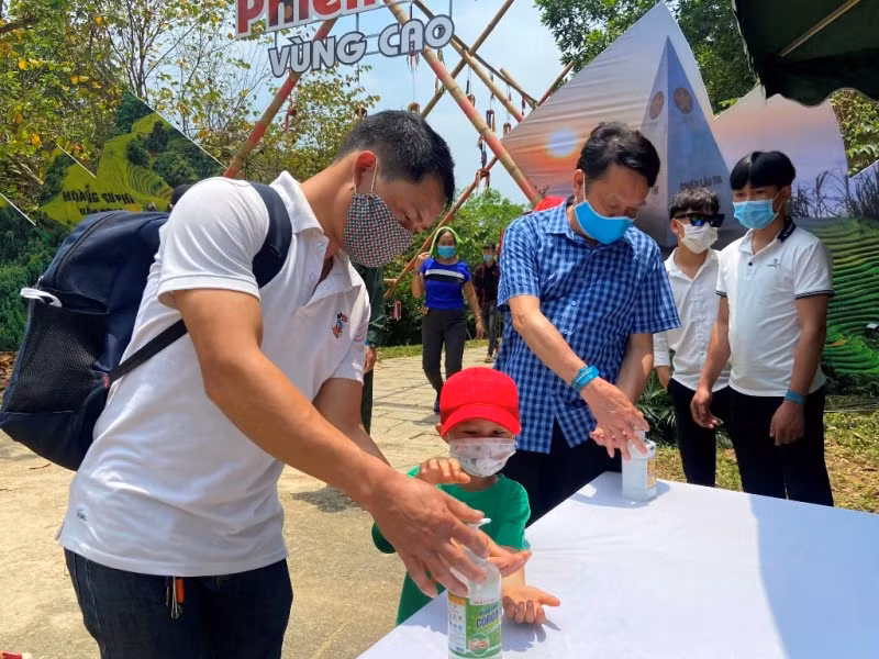 Sắc màu phiên chợ vùng cao “Điểm hẹn Hoàng Su Phì, Hà Giang” tại Làng Văn hóa ảnh 2