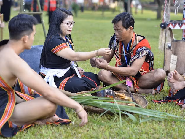 Tái hiện lễ cúng máng nước của đồng bào Ca Dong ảnh 2 Tái hiện lễ cúng máng nước của đồng bào Ca Dong ảnh 2