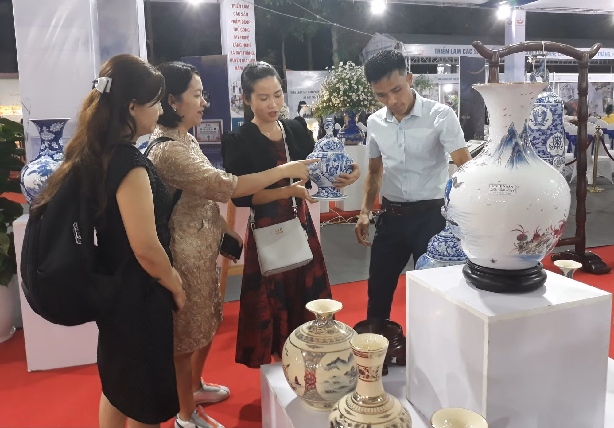 Khai mạc Triển lãm các sản phẩm OCOP, thủ công mỹ nghệ ảnh 2 Khai mạc Triển lãm các sản phẩm OCOP, thủ công mỹ nghệ ảnh 2