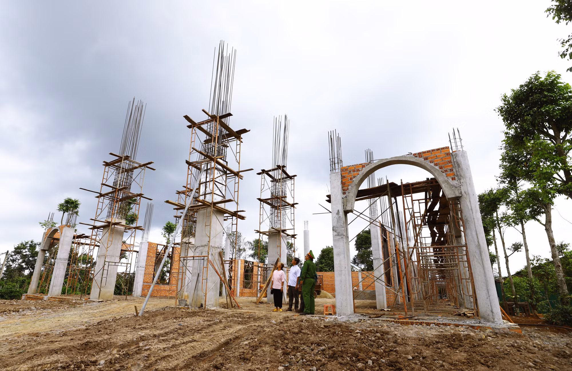 Đắk Lắk: Đoàn kết dân tộc, hòa hợp tôn giáo giữ bình yên nơi buôn làng ảnh 13