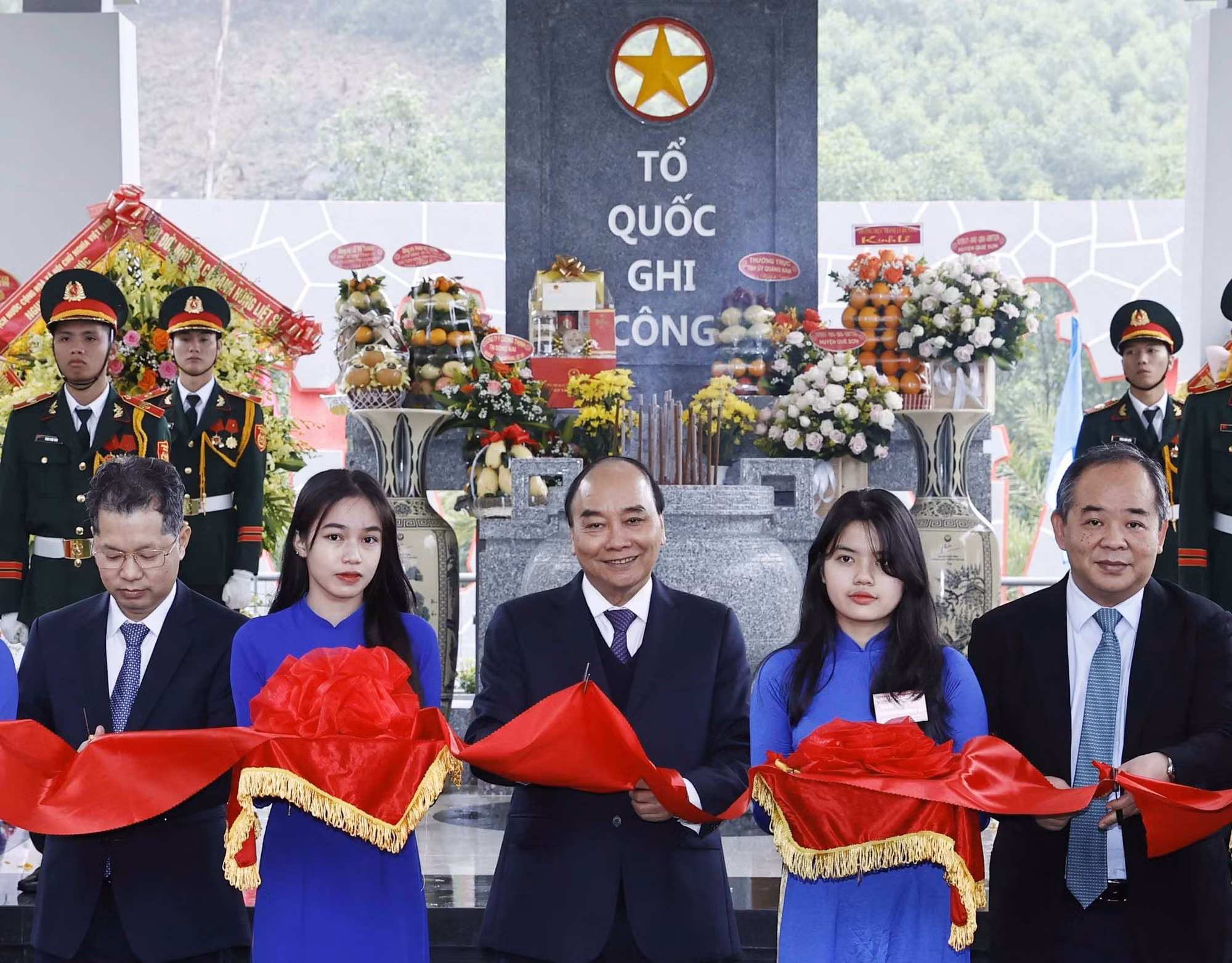 Chủ tịch nước Nguyễn Xuân Phúc dự Lễ khánh thành Khu tưởng niệm Hòn Tàu - Đèo Le ảnh 2